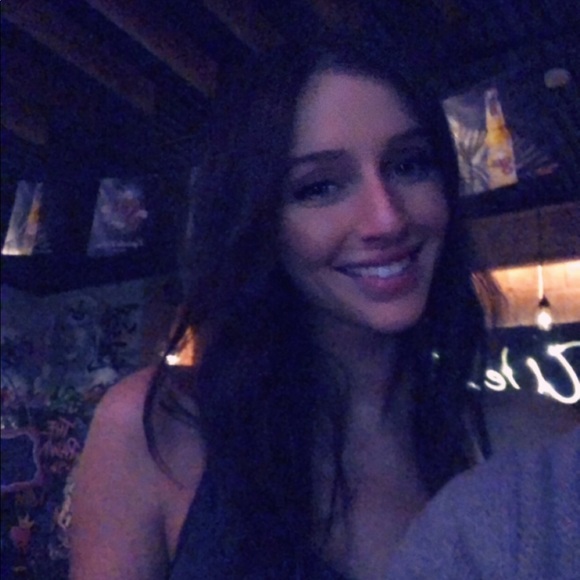 Meet your Posher, Allison - Picture 4 of 5